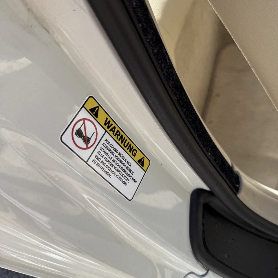 STICKER WARNING – Remove tight clothing DE
